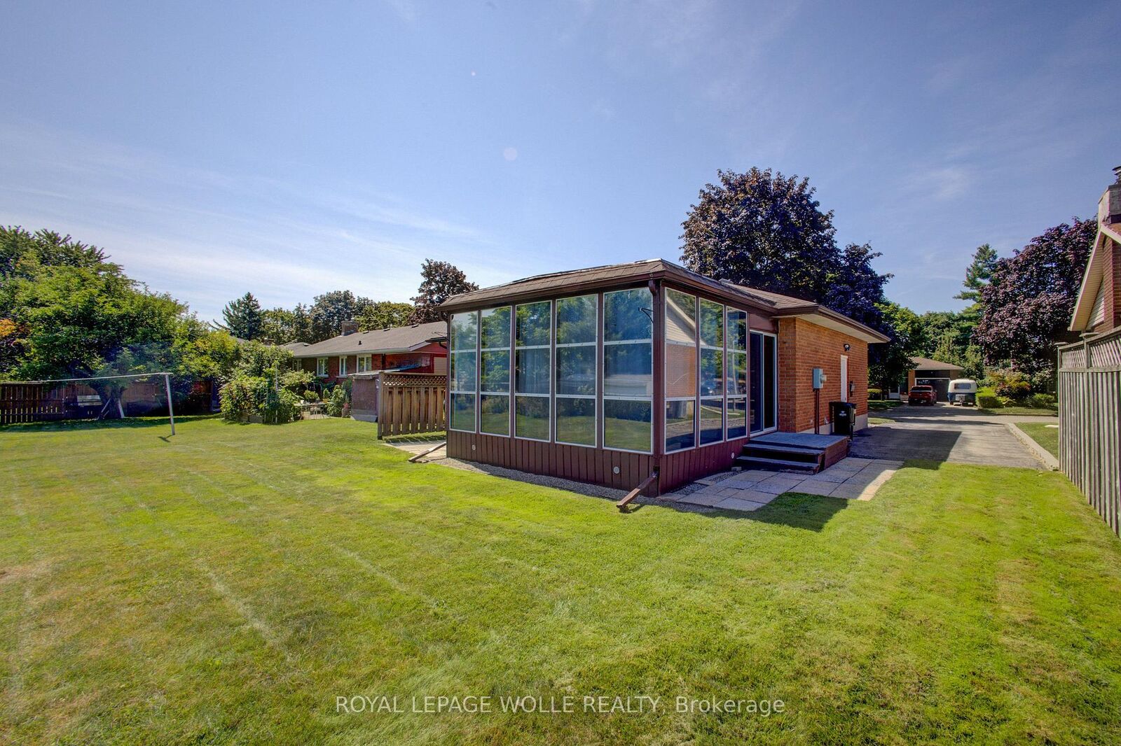 Property Photo:  52 Queenston Crescent  ON N2B 2V5 