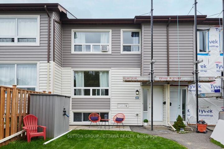 23 Banner Road W 23F — photo 1