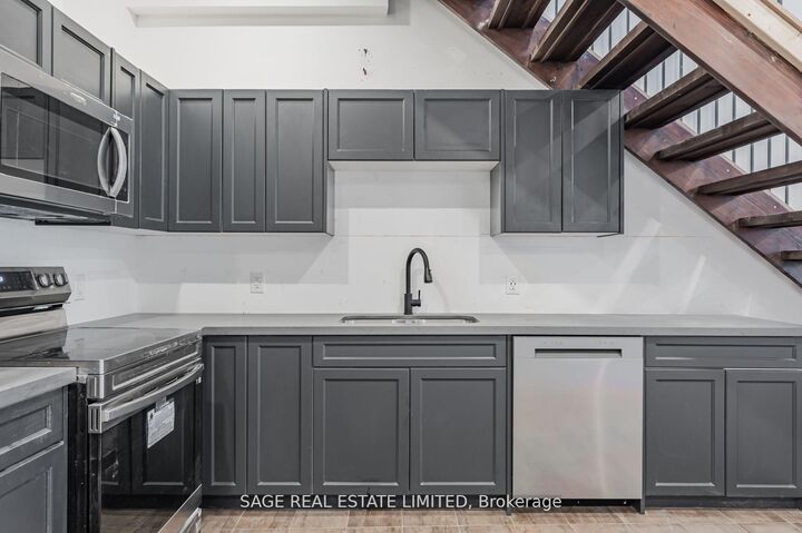 Property Photo: 14 Cross Street 10 ON L9H 2R4