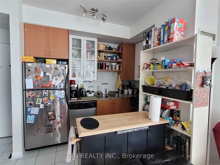 Property Photo:  600 Fleet Street 2906  ON M5V 1B7 