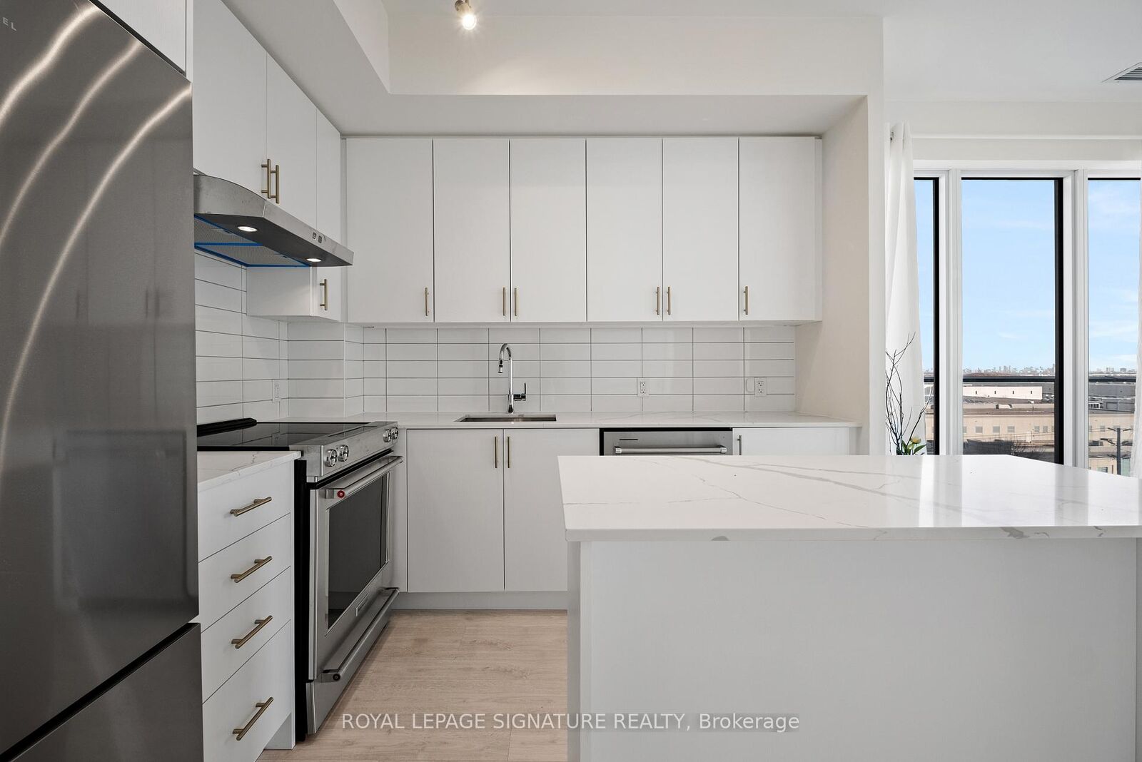 Property Photo:  9000 Jane Street 602  ON L4K 0M6 