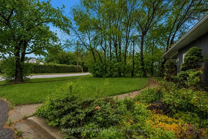 Property Photo: 16 Woodward Avenue ON L6V 1K1