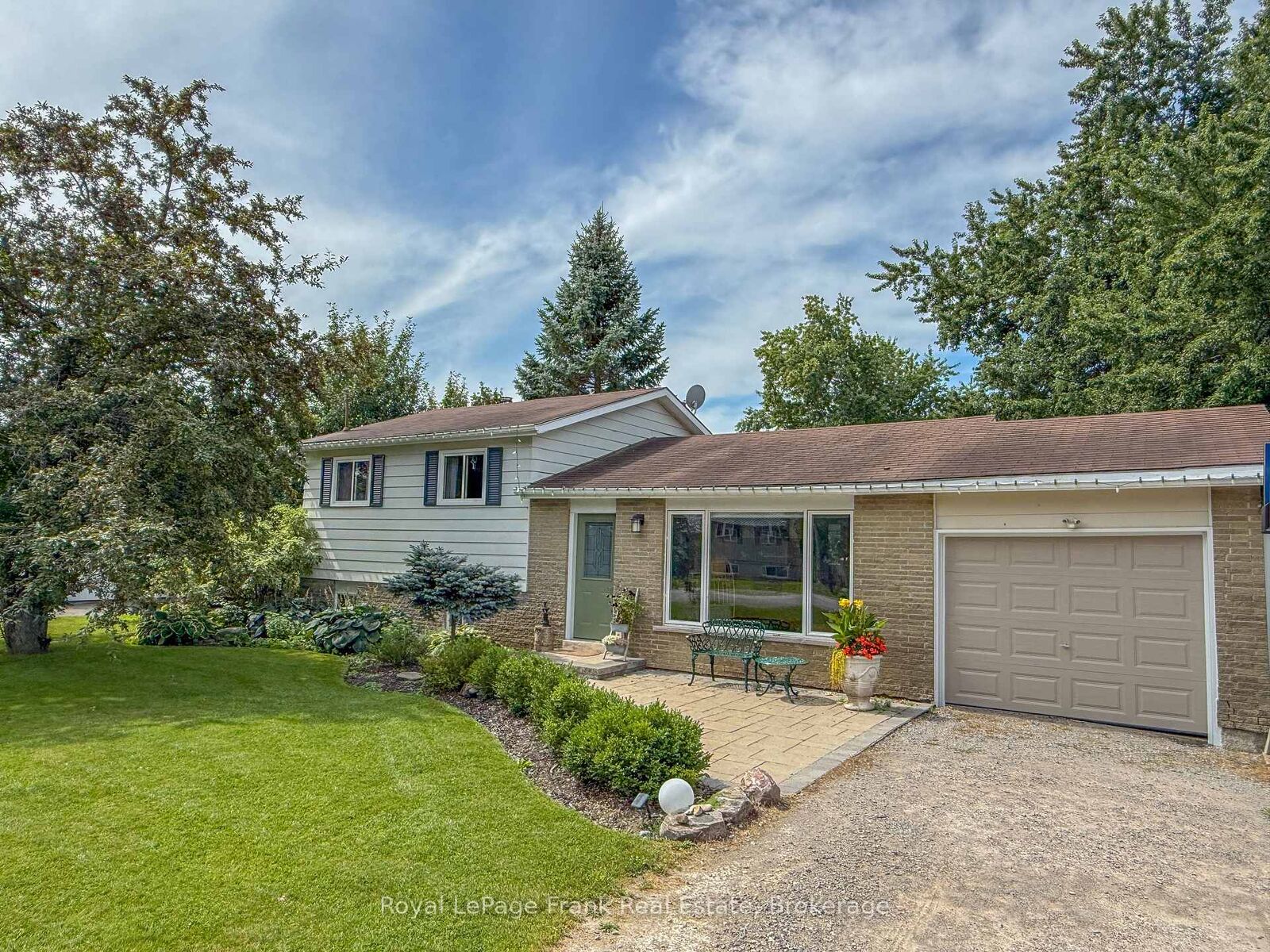 Property Photo: 10 Chickadee Court ON L9L 1B6