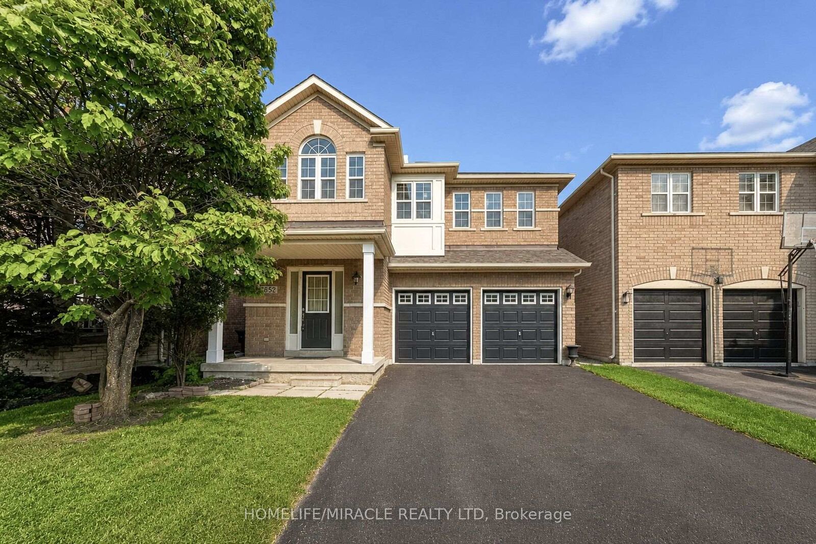 Property Photo: 3852 Brinwood Gate ON L5M 7H2