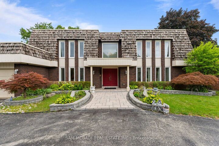Property Photo:  2145 Oneida Crescent  ON L5C 1V7 