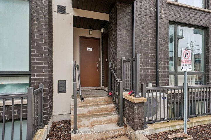 Photo de la propriété:  26 Fieldway Road 46  ON M8Z 3L2 