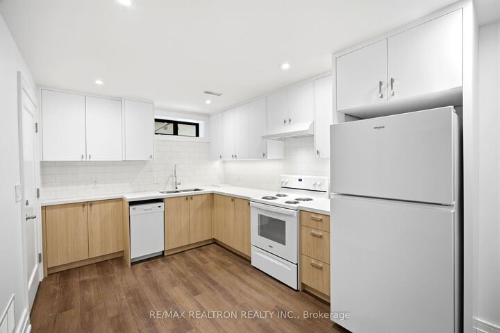 Property Photo:  220 Hillhurst Boulevard 1  ON M5N 1P4 