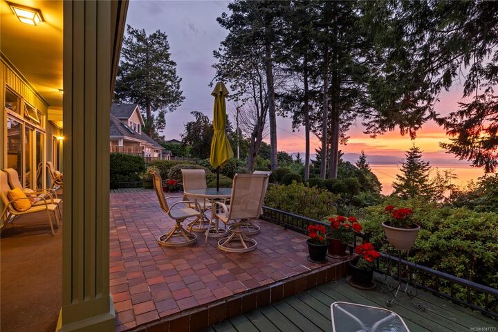Property Photo: 489 Bayview Terr BC V9K 1G3