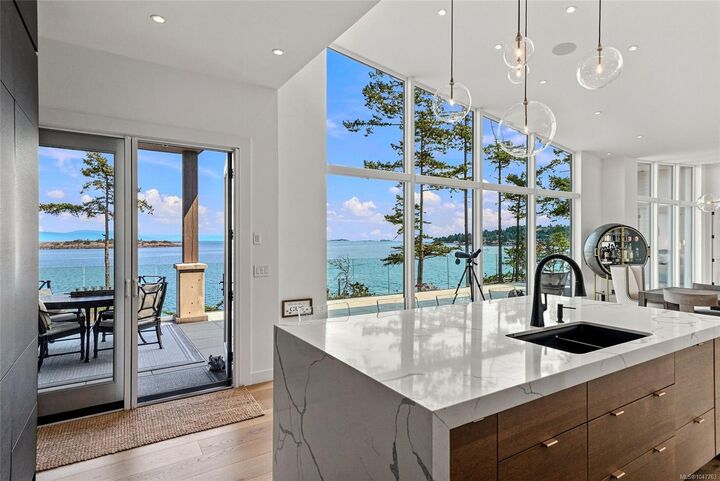 Property Photo: 1730 Oak Leaf Dr BC V9P 9J4