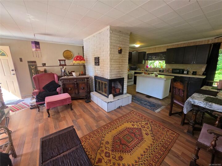 Property Photo:  713 Victoria Rd  BC V9R 4R6 