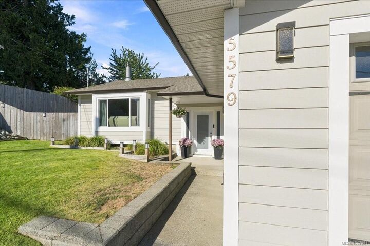 Property Photo: 5579 Clipper Dr BC V9T 5M7