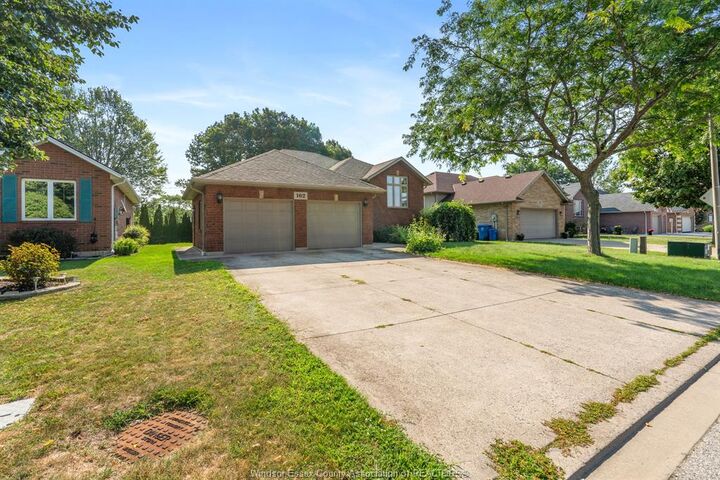 Property Photo: 102 Joanne Court ON N8H 5N5