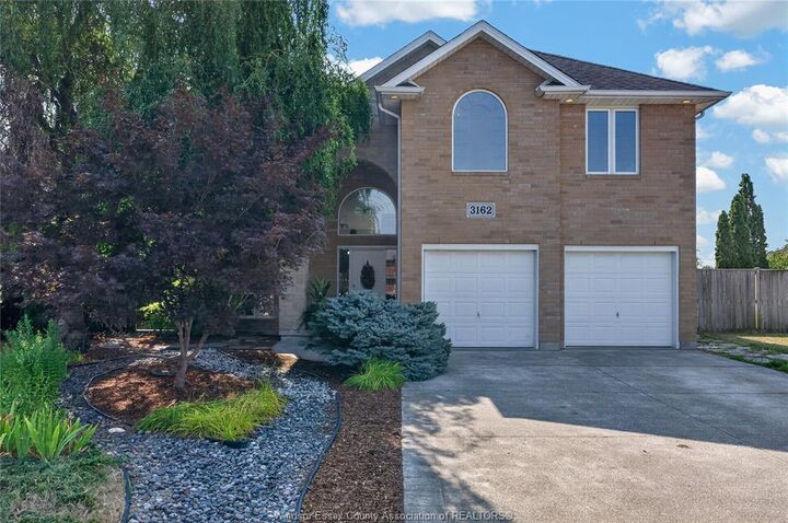 3162 Leisure Crescent — photo 1