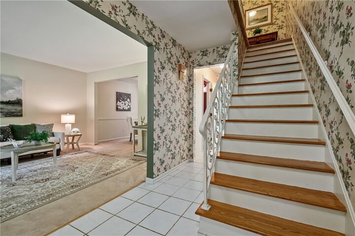 Property Photo:  1818 Foxcroft Ln 805  PA 15101 