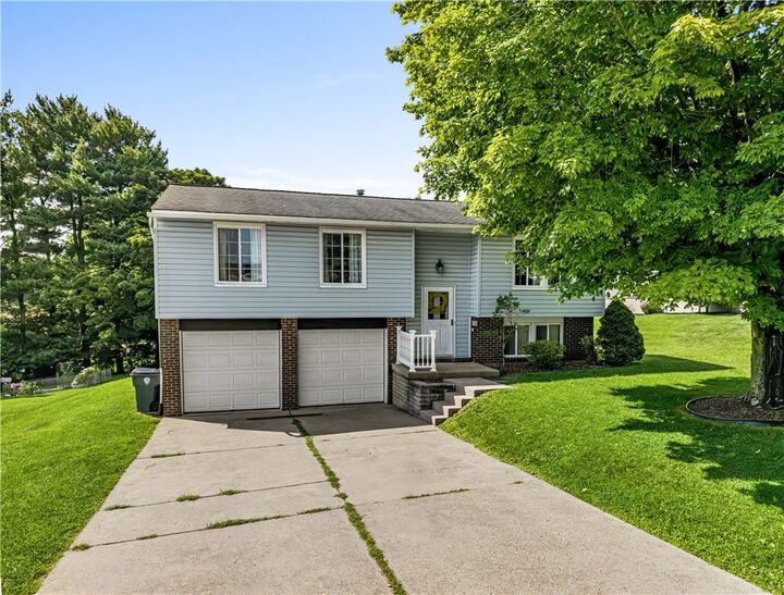 Property Photo:  135 Cranbrooke Dr  PA 15108 