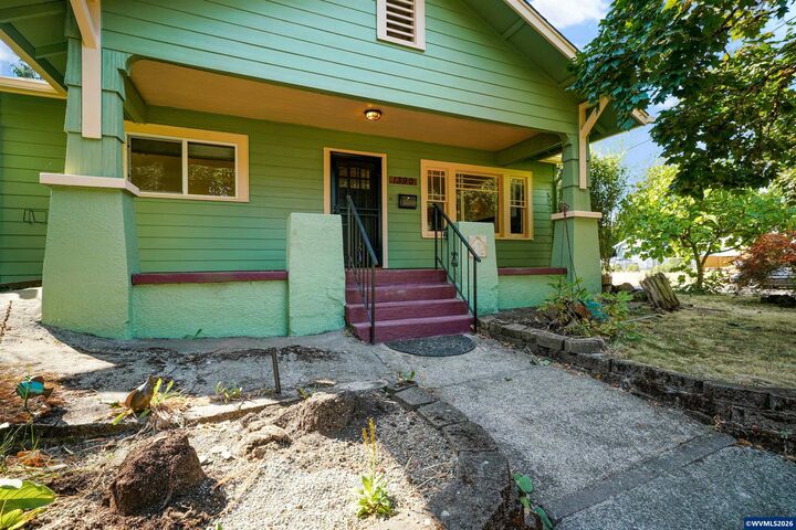 Property Photo: 1390 Elm St NW OR 97304