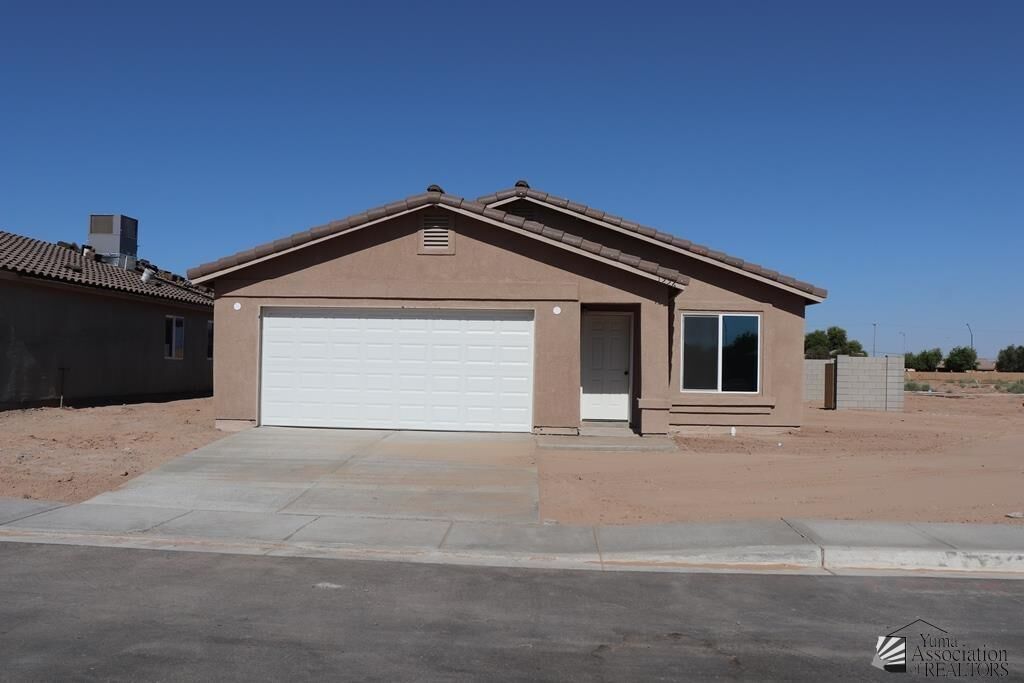 Property Photo: 303 W 14 St AZ 85350