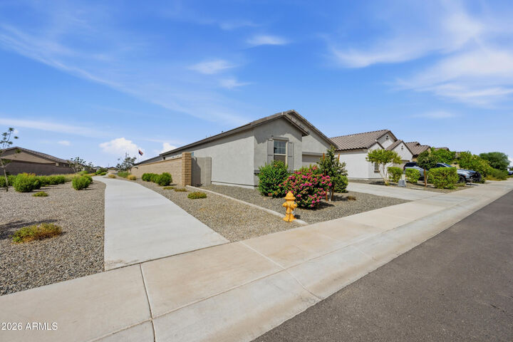 Property Photo: 2022 E New Bonnet Lane AZ 85140