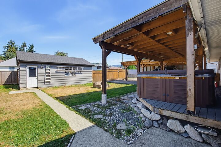 Property Photo: 33515 8 Avenue BC V2V 2H4