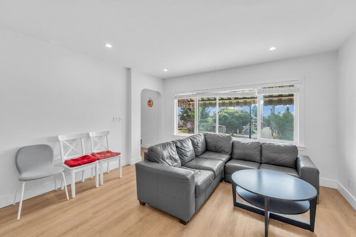Property Photo: 425 E 57th Avenue BC V5X 1S8