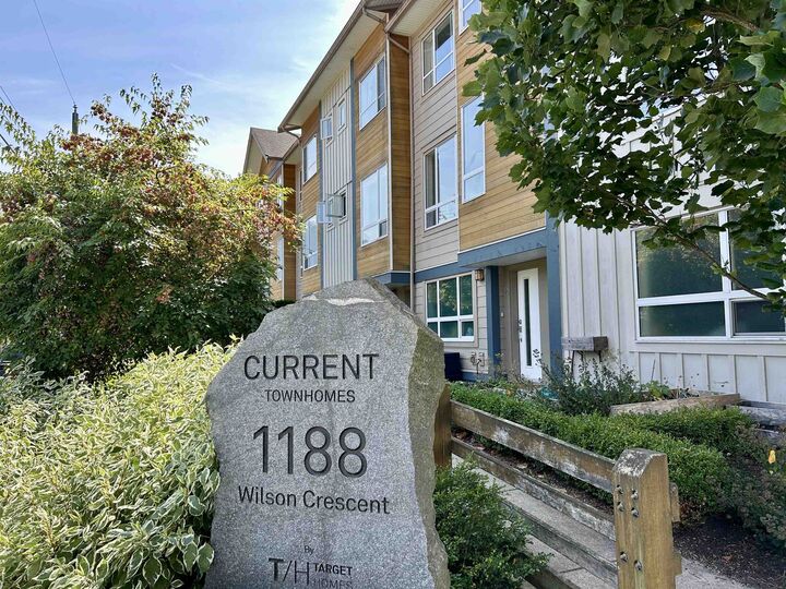 Property Photo: 1188 Wilson Crescent 4 BC V8B 0A9