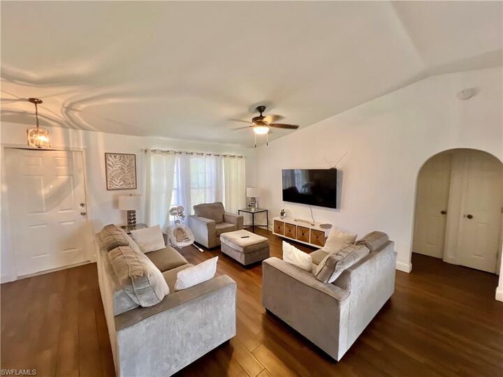 Property Photo:  231 SW 33rd St  FL 33914 