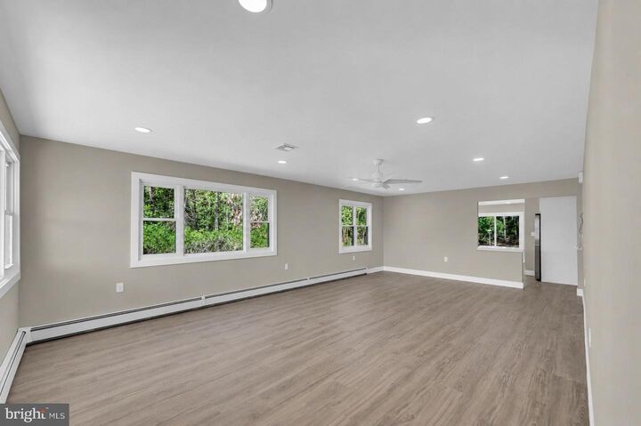 Property Photo:  