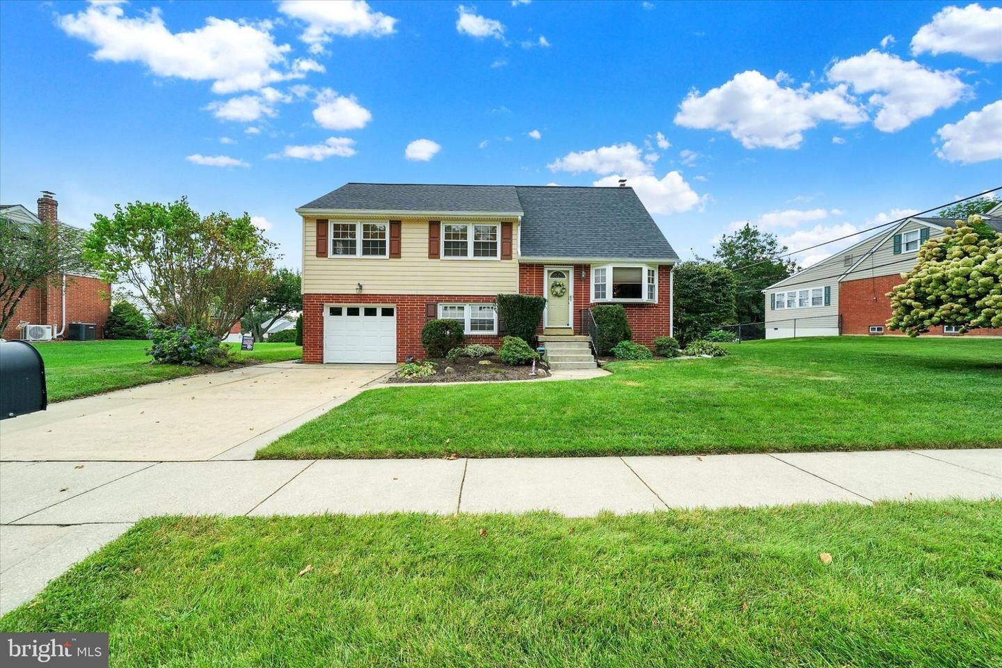 Property Photo:  704 Dorcaster Drive  DE 19808 