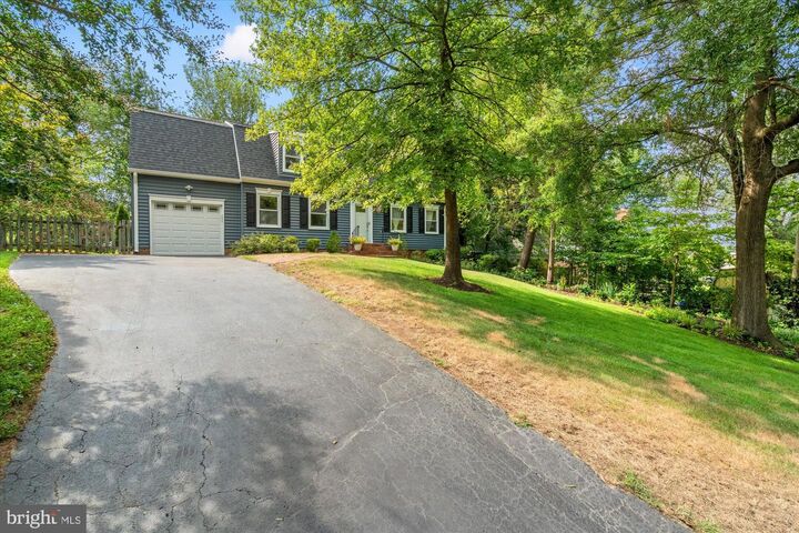 Property Photo: 8622 Vernon Avenue VA 22309
