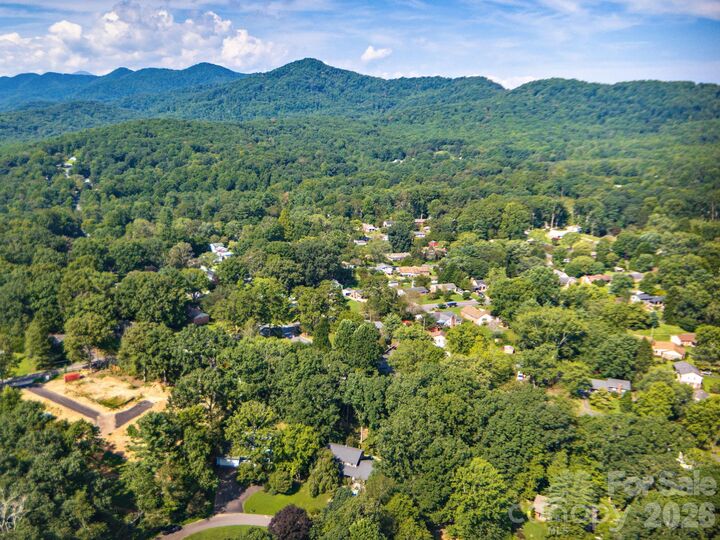 Property Photo:  30 S Oaks Circle  NC 28806 