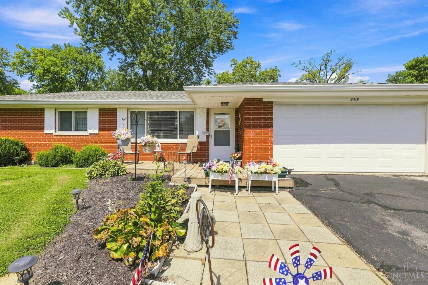 Property Photo:  868 Sycamore Boulevard  OH 45245 