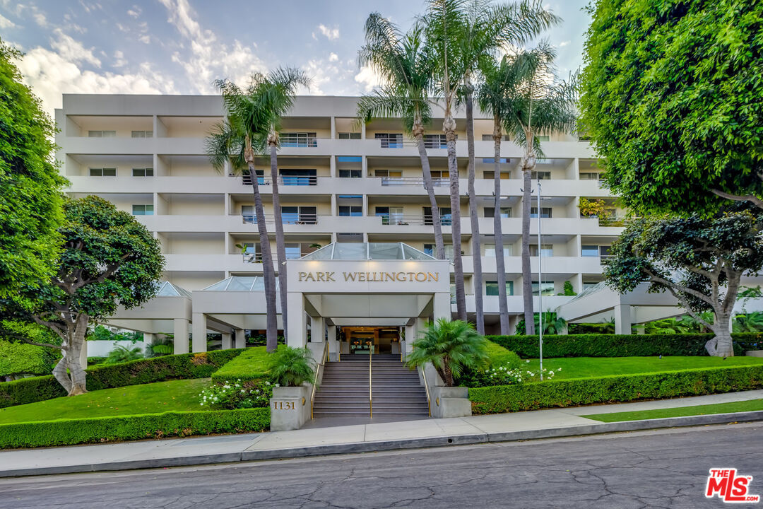 Property Photo:  1131 Alta Loma Rd, Unit 208  CA 90069 