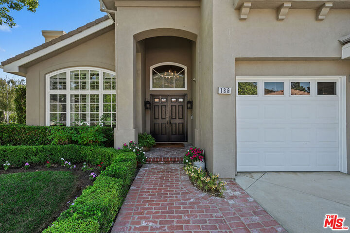 Property Photo: 186 Royal London Ct CA 91361