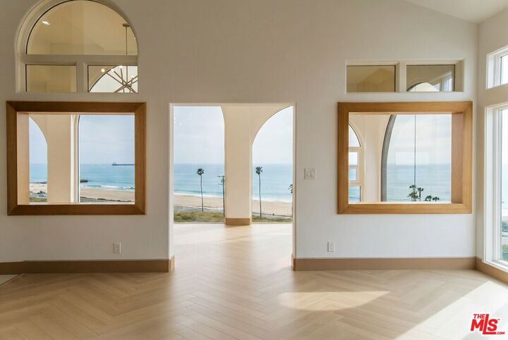 Property Photo:  147 Napoleon St  CA 90293 
