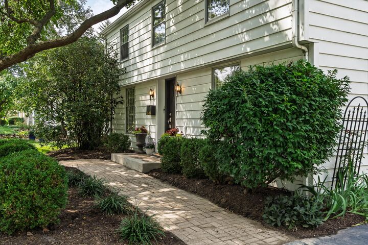 Property Photo: 1640 Barrington Road OH 43221