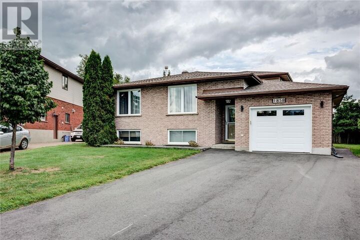 Property Photo:  1858 Covewood Crescent  ON P3A 5T1 