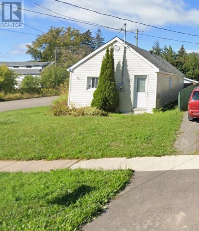 Property Photo:  227 Turner Ave  ON P6C 4S8 
