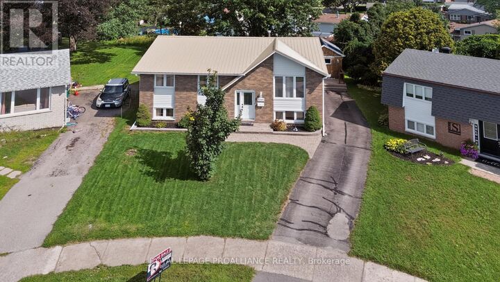 Property Photo:  1305 Brockmount Place  ON K6V 5Z6 