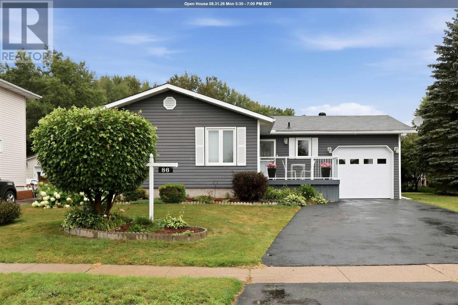 Property Photo:  86 Glen Ave  ON P6A 5E2 