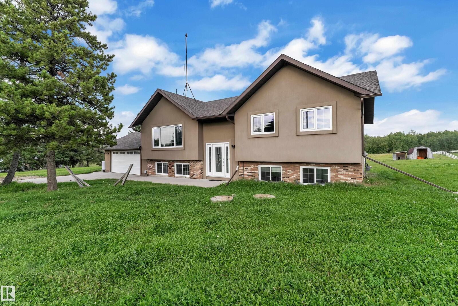 Property Photo:  51561 Rge Road 224 217  AB T8C 1H5 