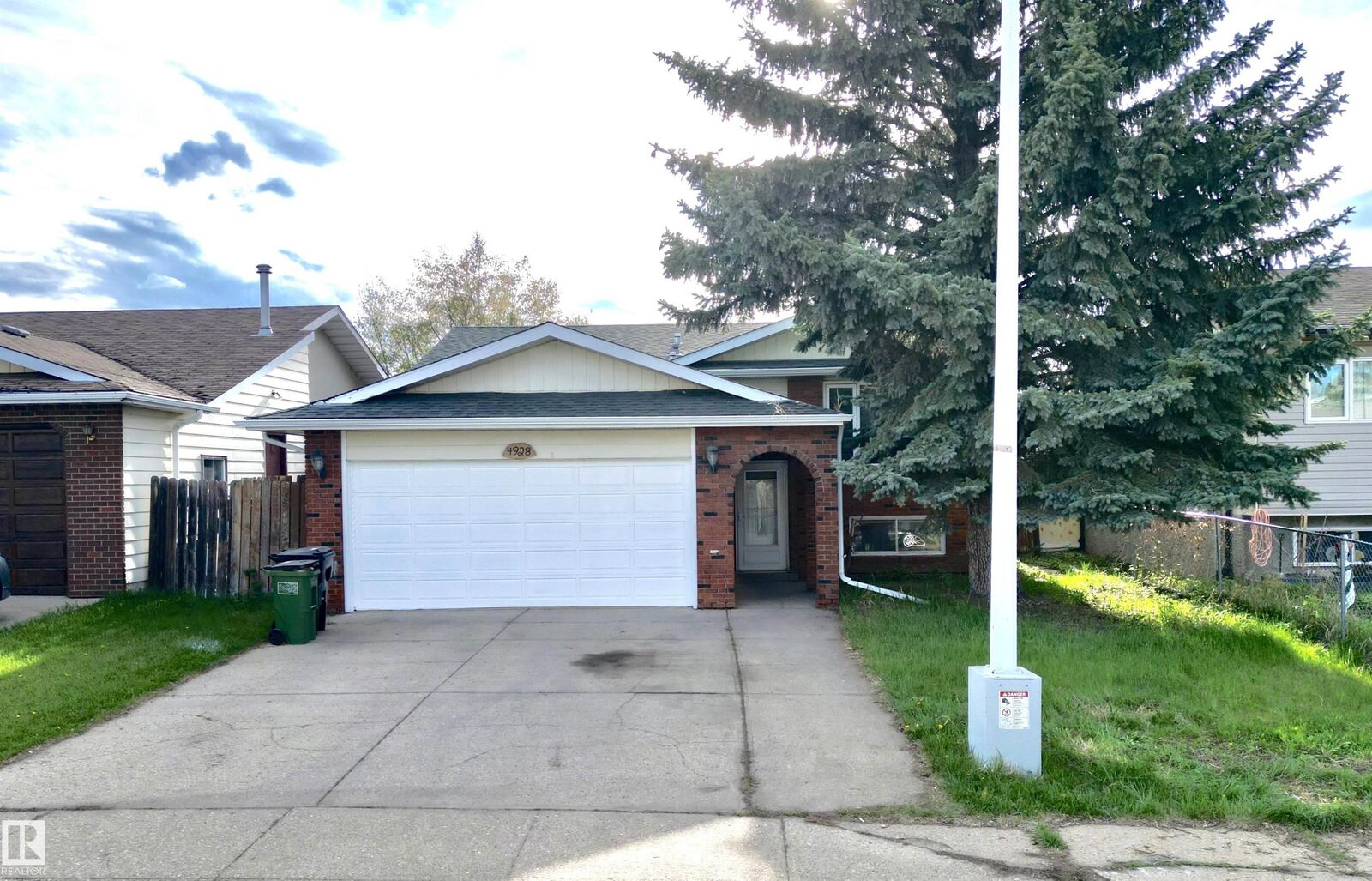 Property Photo: 4928 31 Avenue NW AB T6L 5H6