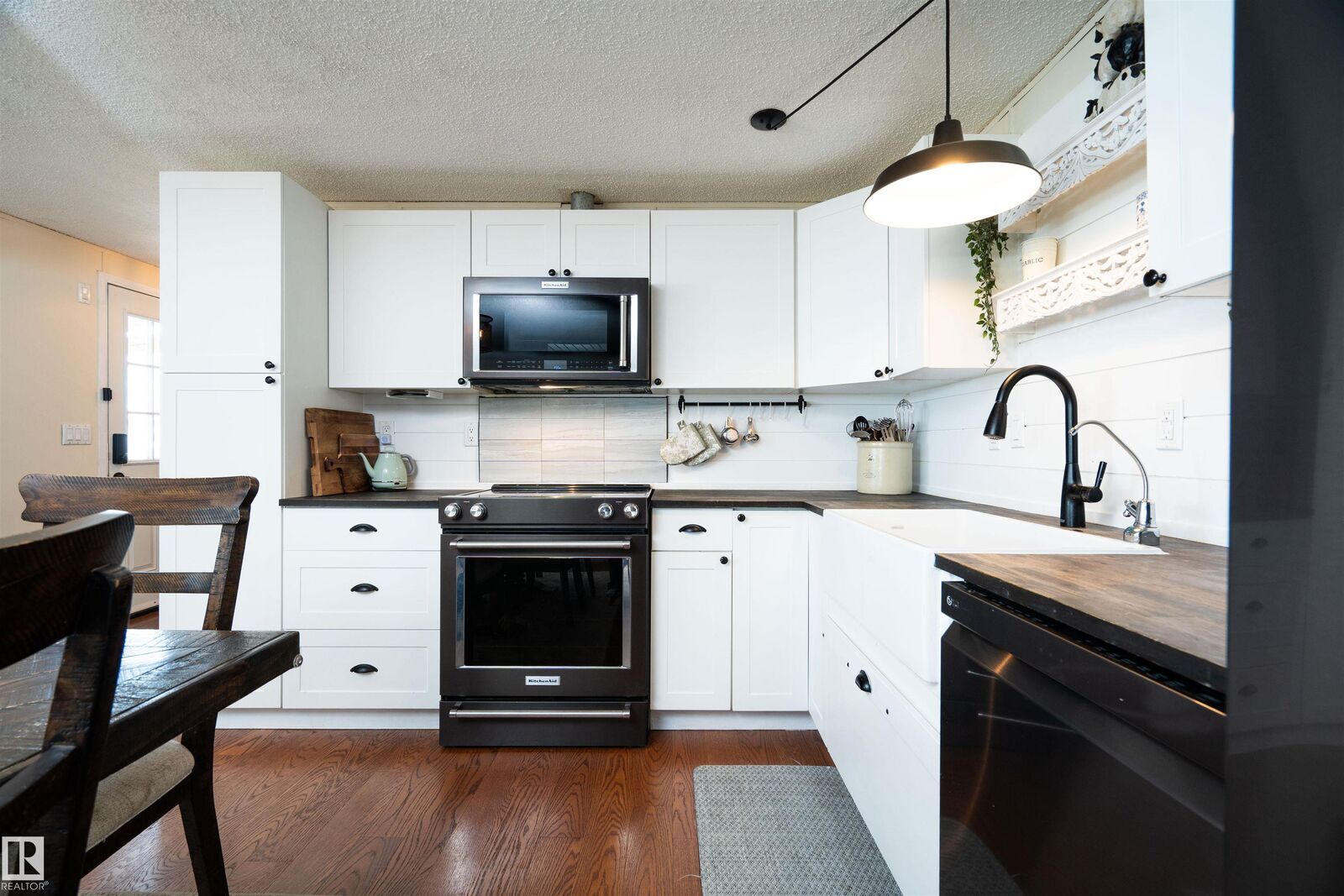 Property Photo:  1215 Lake Vista Crescent  AB T8H 1K5 