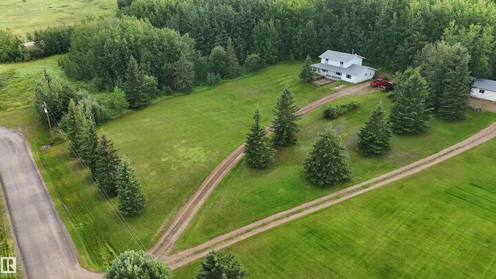 Property Photo:  660007 Rge Road 224 85  AB T9S 1B4 