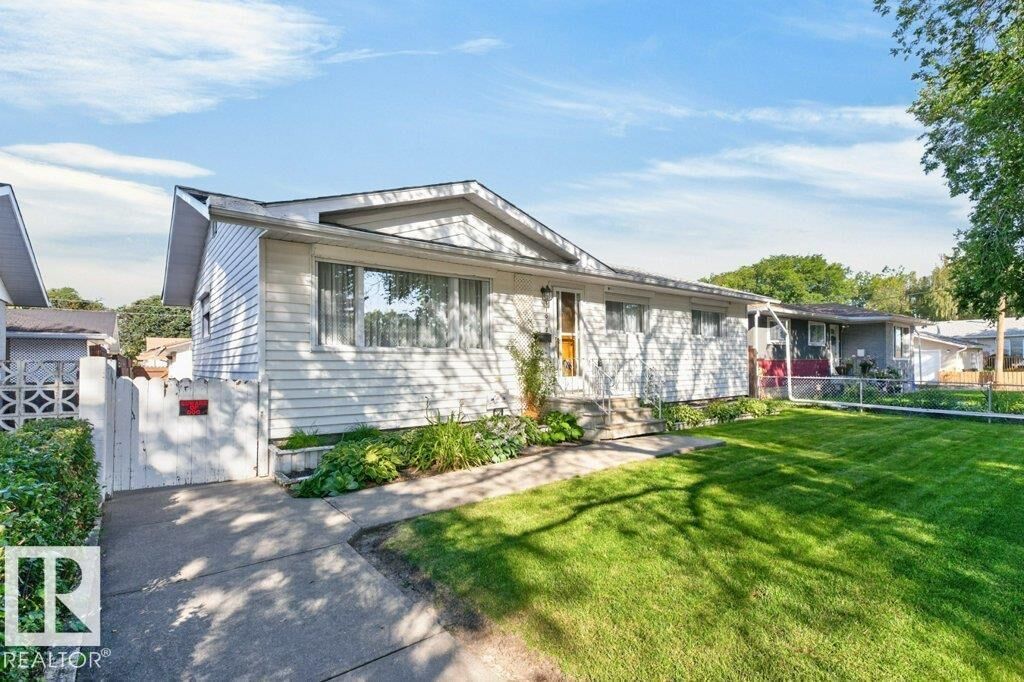 Property Photo:  11042 152 Street NW  AB T5P 1Z8 