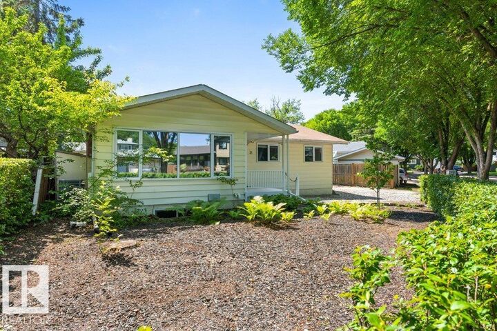 Property Photo: 21 Flint Crescent AB T8N 1Y7