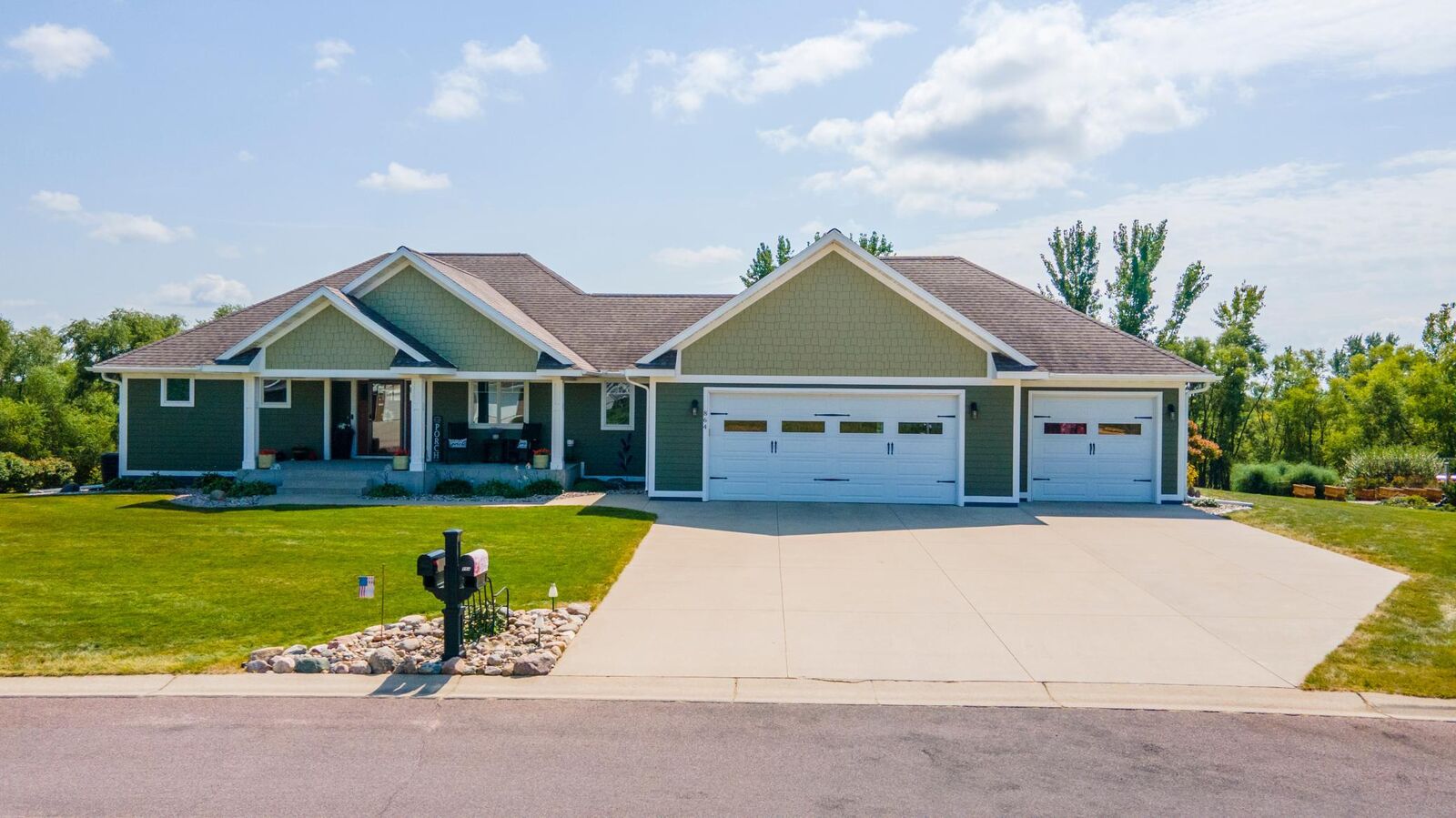 Property Photo:  864 Goves Way  MN 56062 