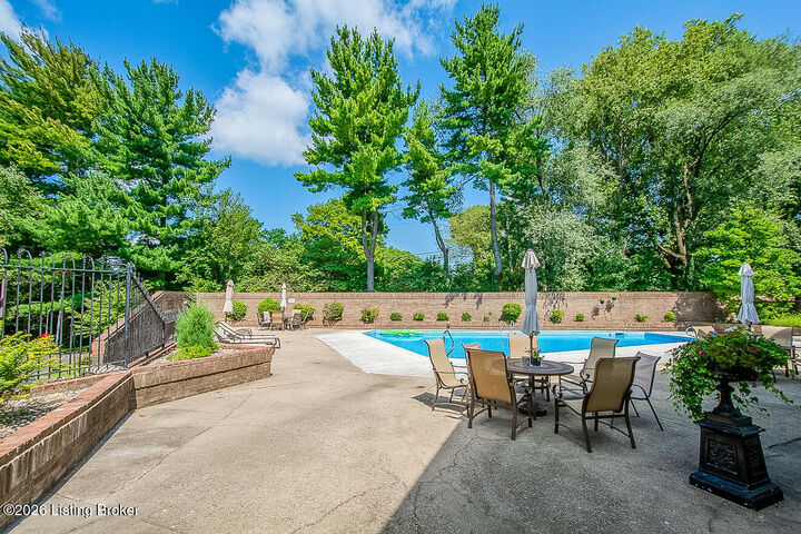 Property Photo: 8605 Shelbyville Rd Apt 126 KY 40222