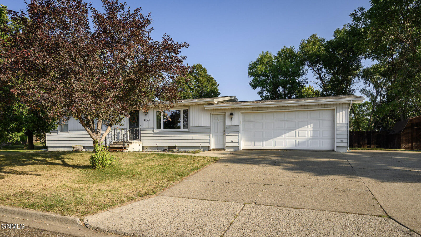 Property Photo: 900 10th Street NE ND 58523