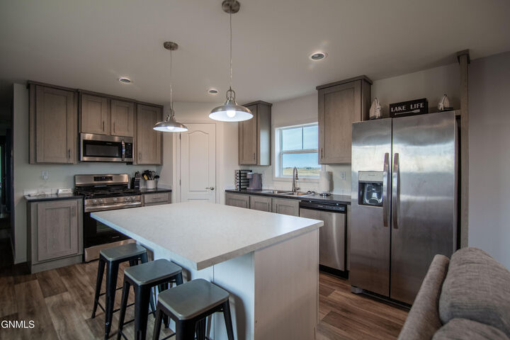 Property Photo: 6812 E Schatz Lane ND 58533