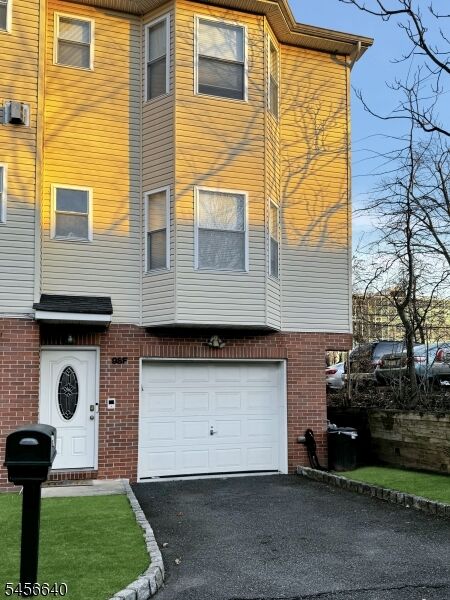 Property Photo:  98 Hillyer St F  NJ 07050 